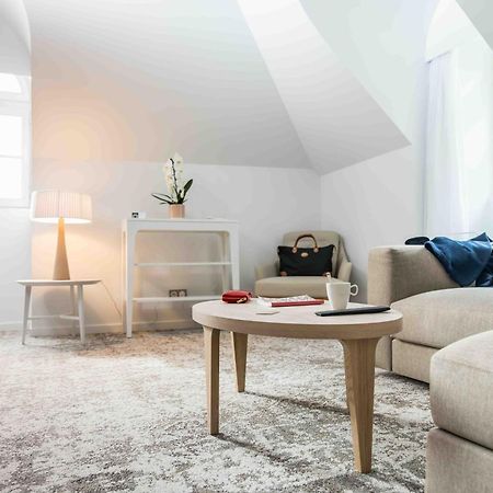 Dolce By Wyndham Versailles - Domaine Du Montcel Жуи-ан-Жозас Екстериор снимка