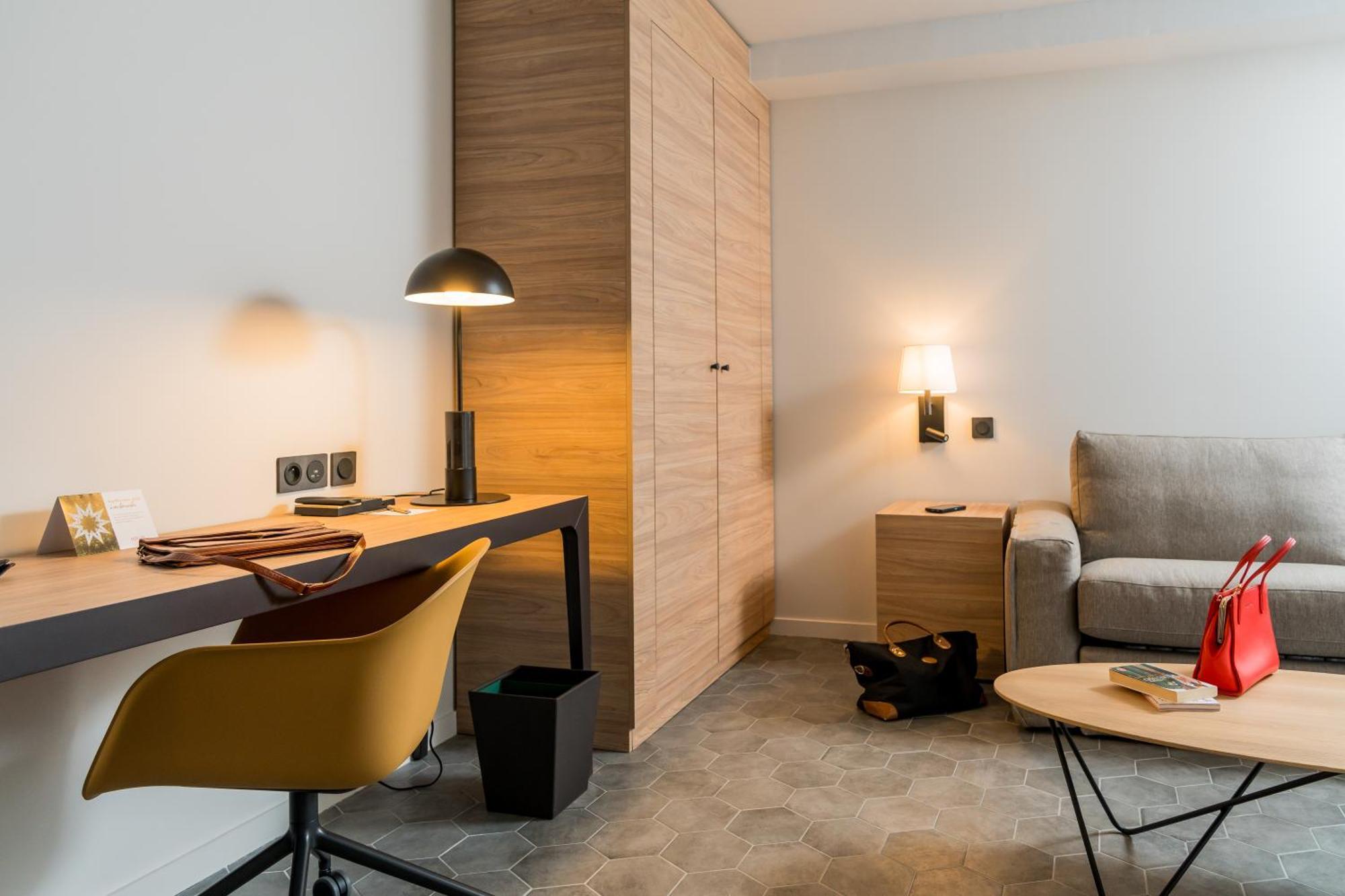 Dolce By Wyndham Versailles - Domaine Du Montcel Жуи-ан-Жозас Екстериор снимка
