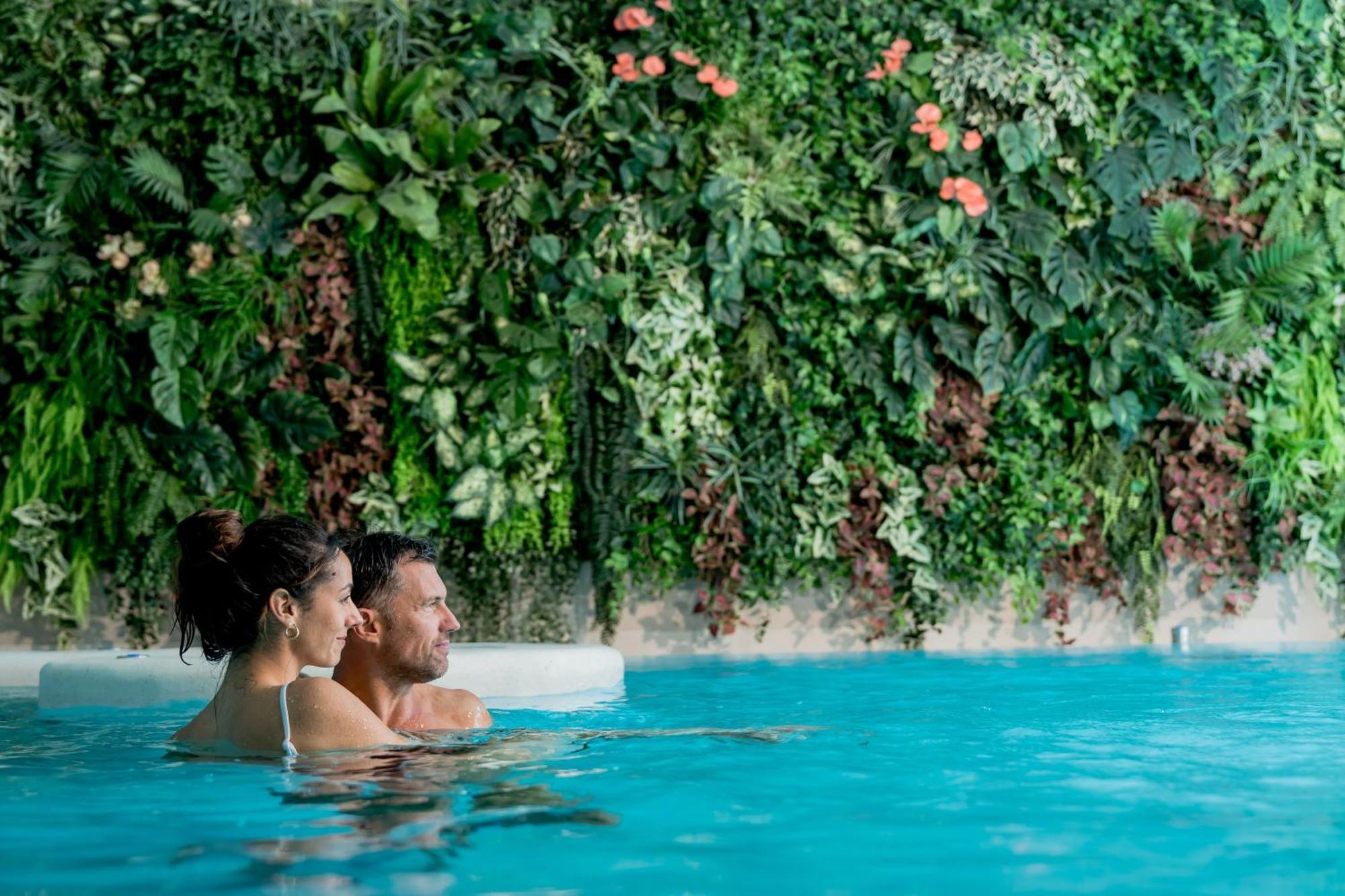 Dolce By Wyndham Versailles - Domaine Du Montcel Жуи-ан-Жозас Екстериор снимка
