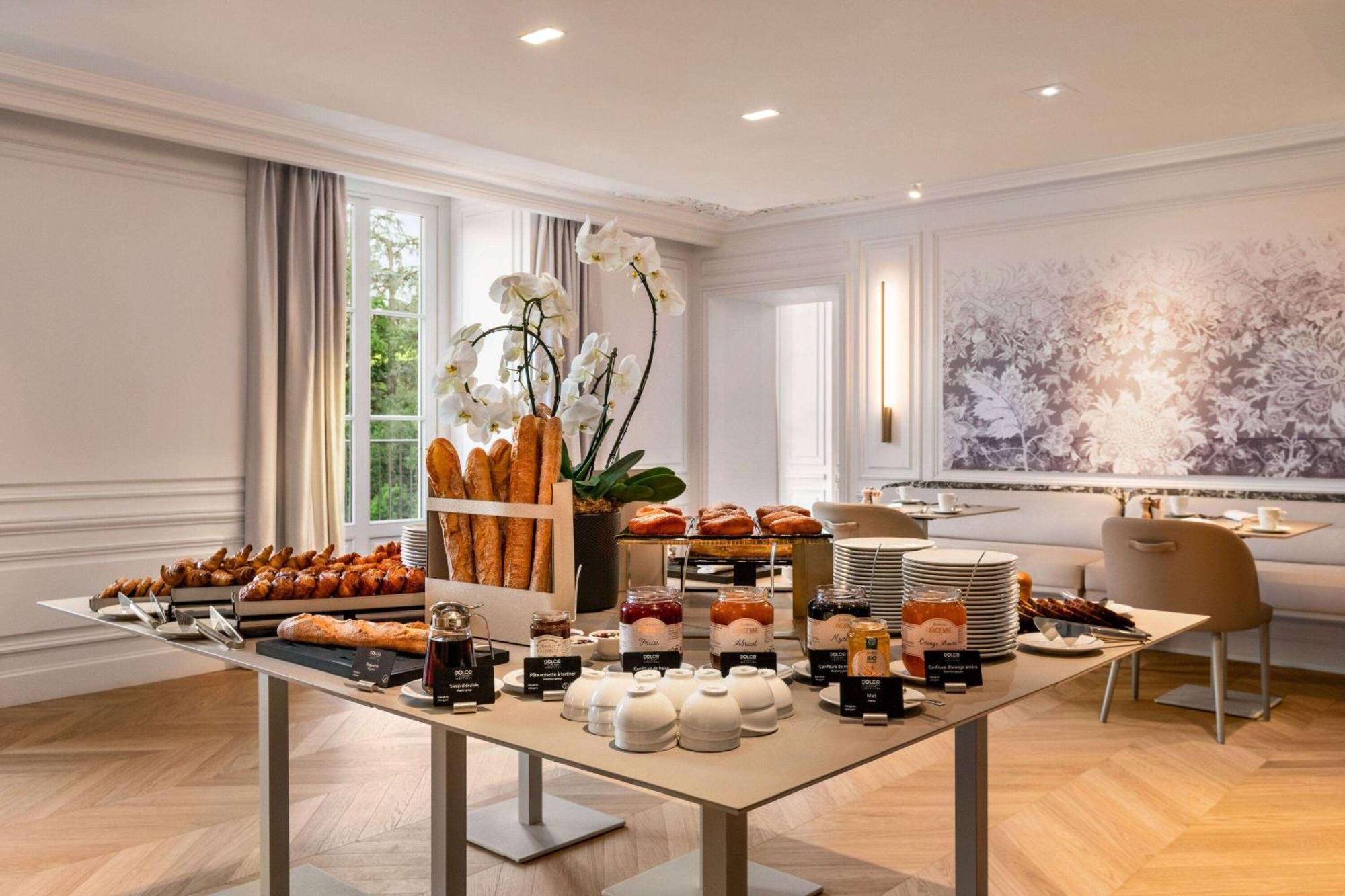 Dolce By Wyndham Versailles - Domaine Du Montcel Жуи-ан-Жозас Екстериор снимка
