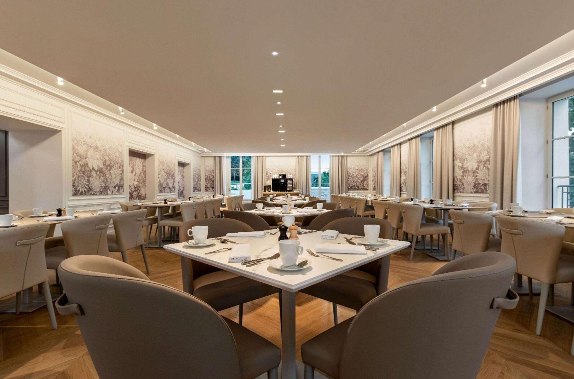 Dolce By Wyndham Versailles - Domaine Du Montcel Жуи-ан-Жозас Екстериор снимка