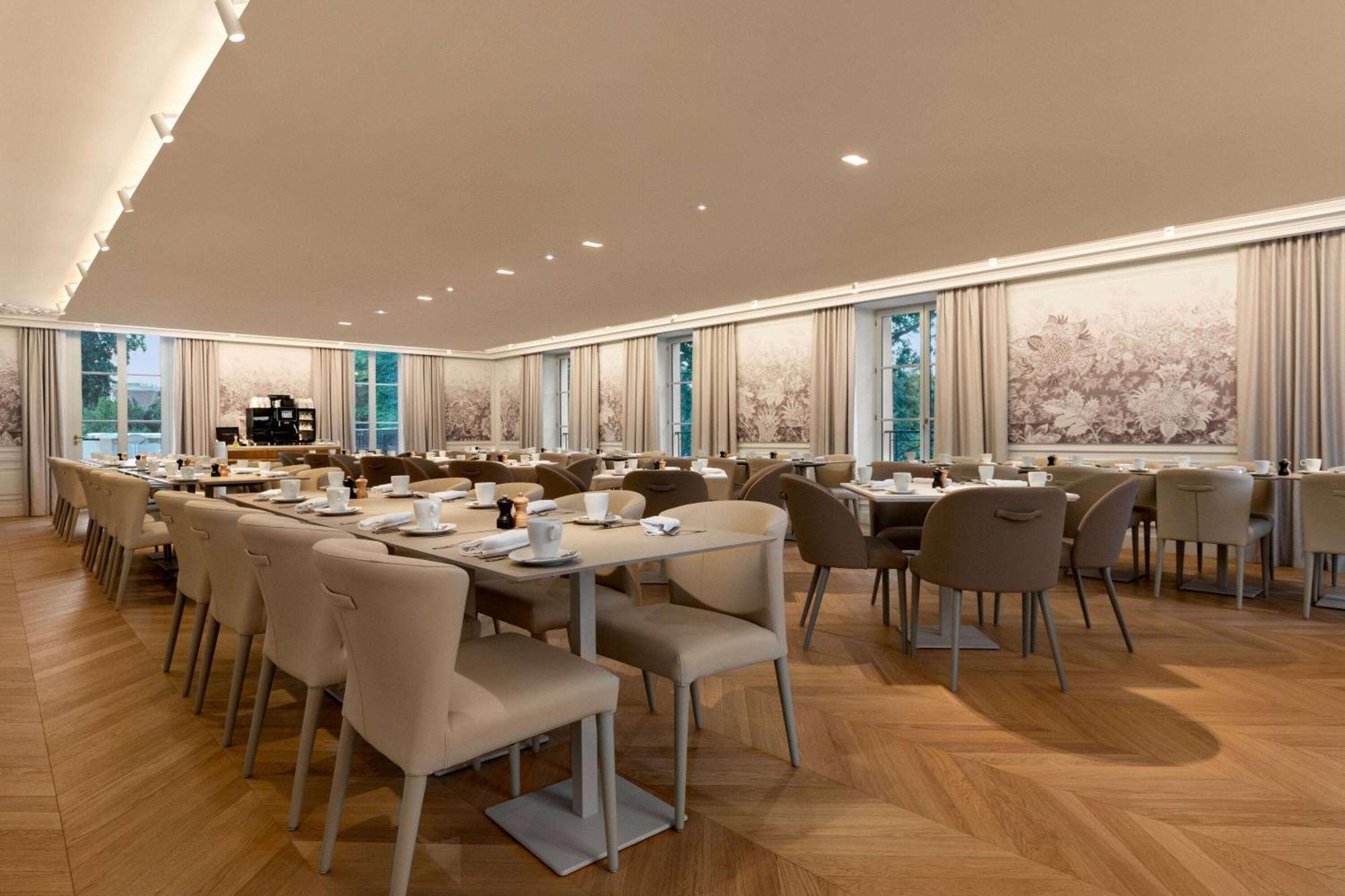 Dolce By Wyndham Versailles - Domaine Du Montcel Жуи-ан-Жозас Екстериор снимка