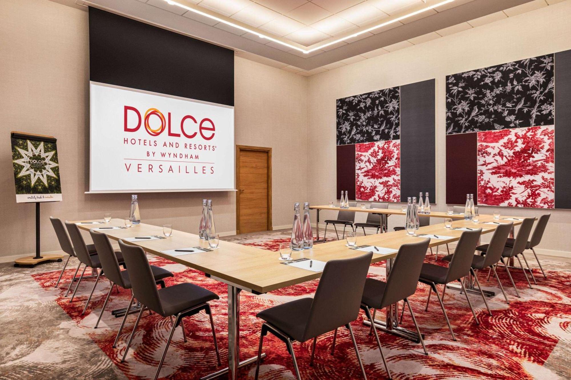 Dolce By Wyndham Versailles - Domaine Du Montcel Жуи-ан-Жозас Екстериор снимка