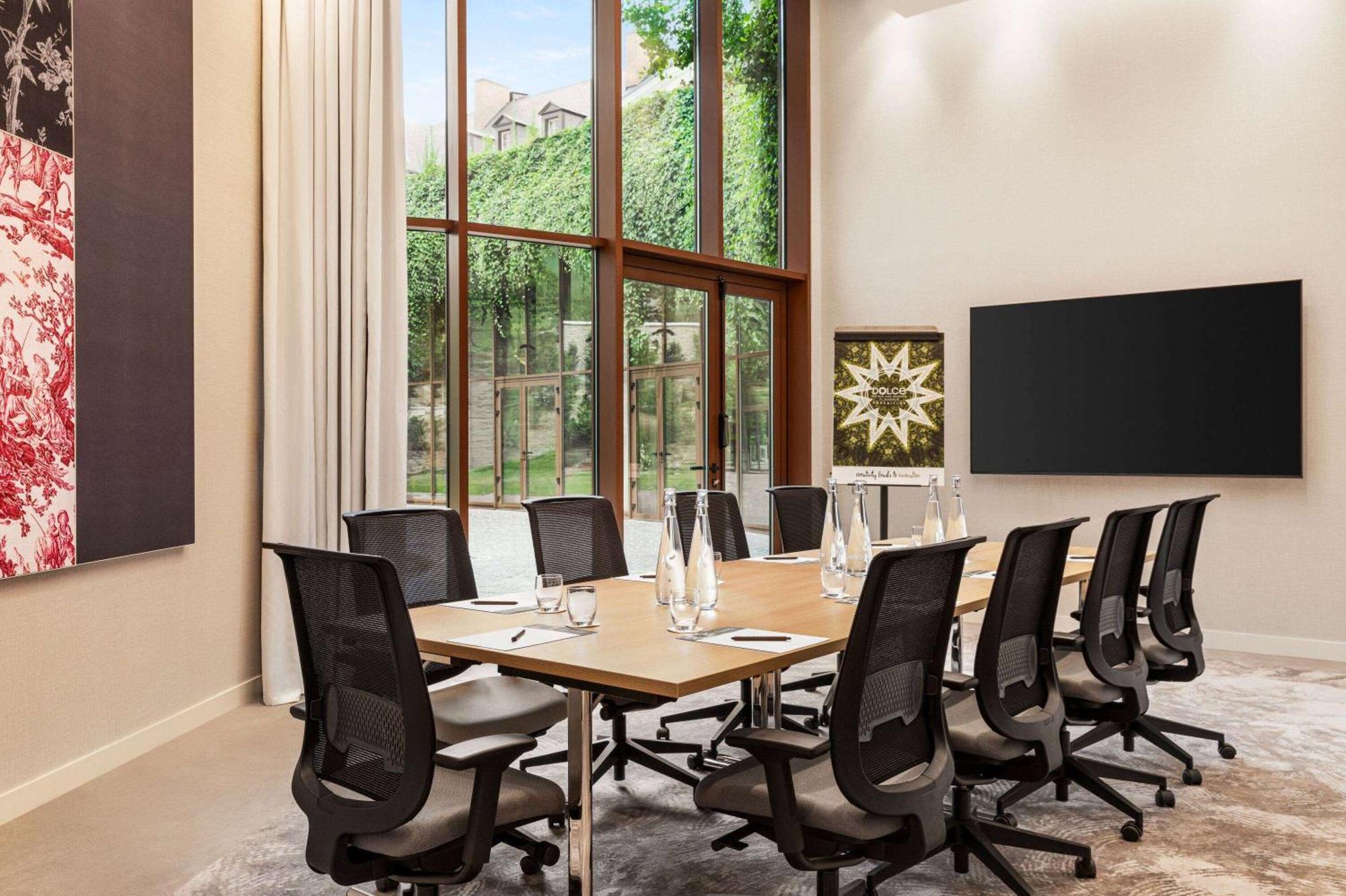 Dolce By Wyndham Versailles - Domaine Du Montcel Жуи-ан-Жозас Екстериор снимка