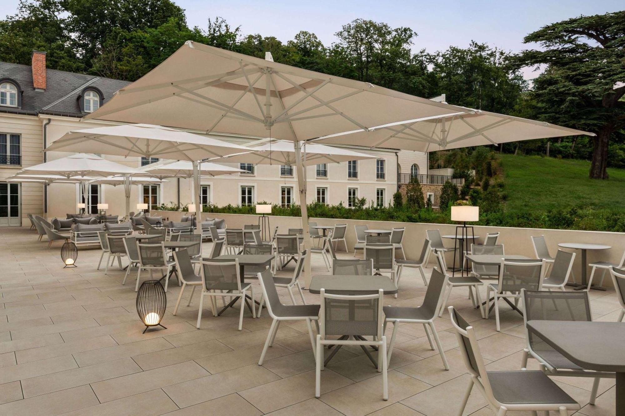 Dolce By Wyndham Versailles - Domaine Du Montcel Жуи-ан-Жозас Екстериор снимка