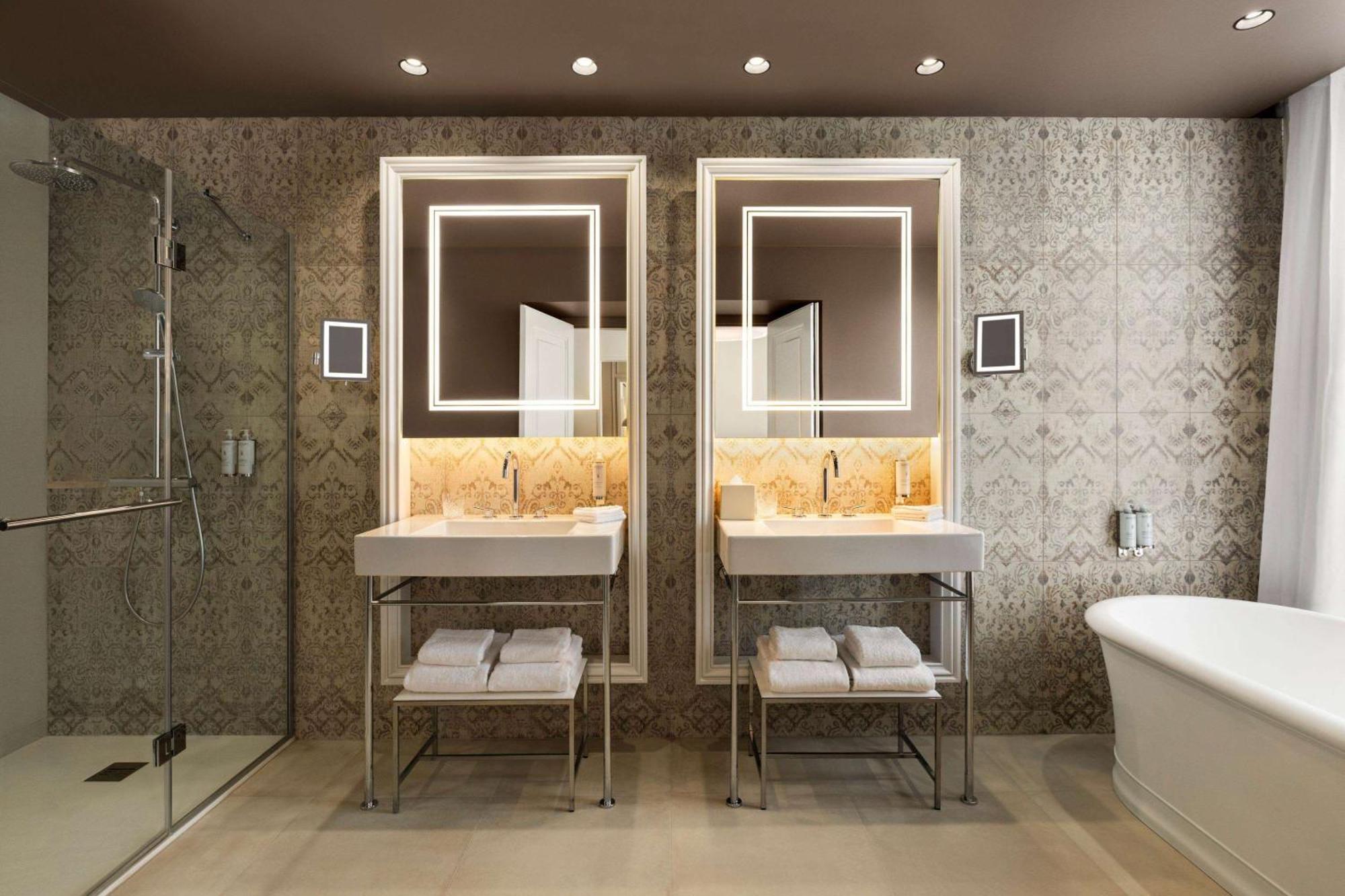 Dolce By Wyndham Versailles - Domaine Du Montcel Жуи-ан-Жозас Екстериор снимка