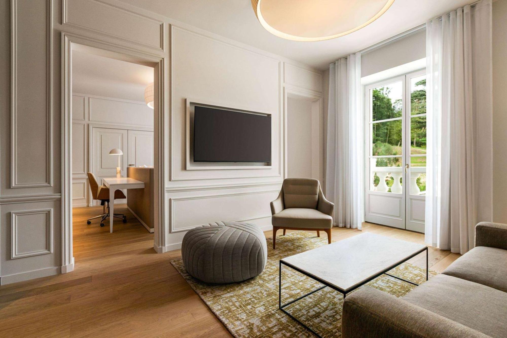 Dolce By Wyndham Versailles - Domaine Du Montcel Жуи-ан-Жозас Екстериор снимка