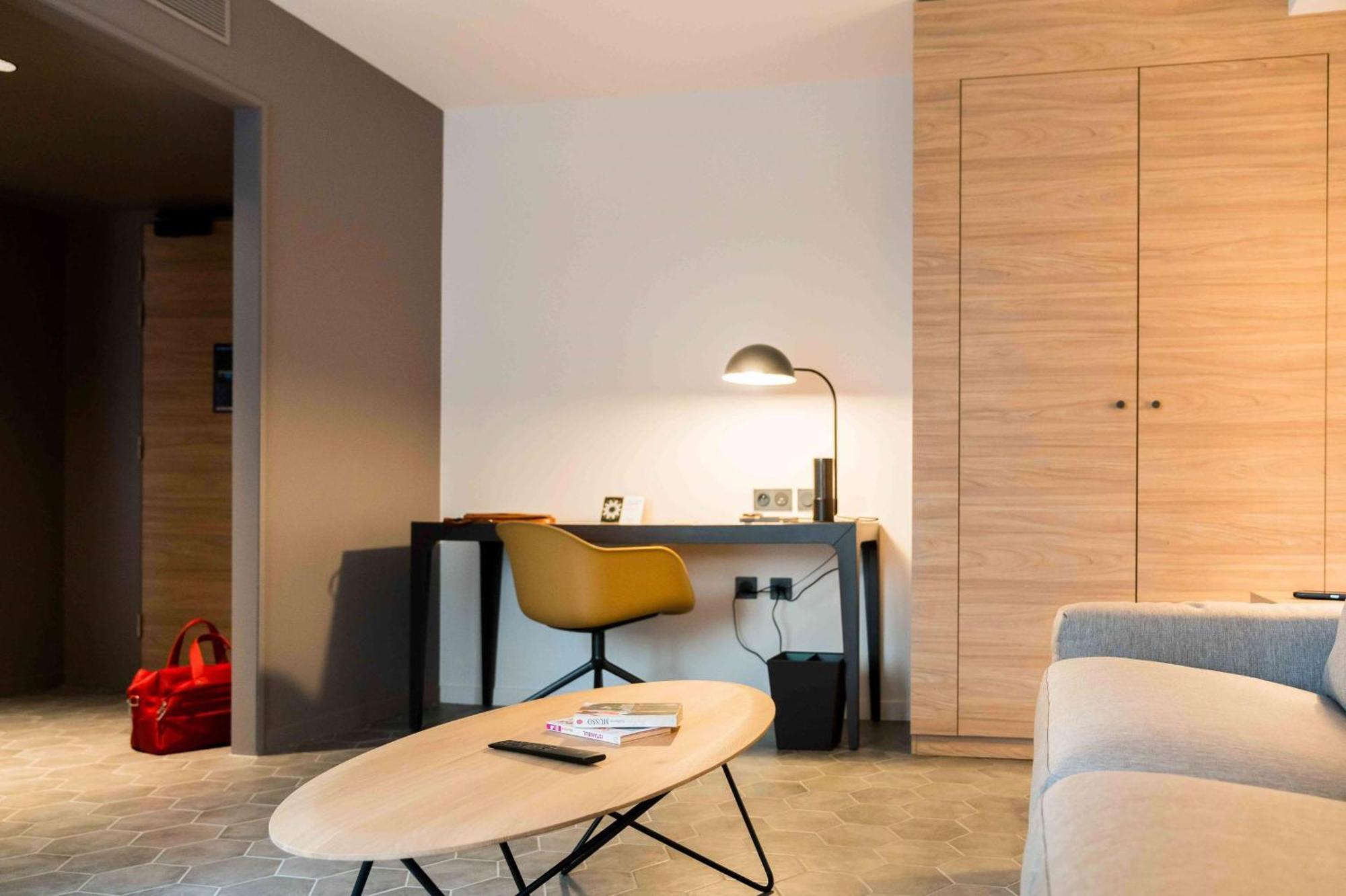 Dolce By Wyndham Versailles - Domaine Du Montcel Жуи-ан-Жозас Екстериор снимка
