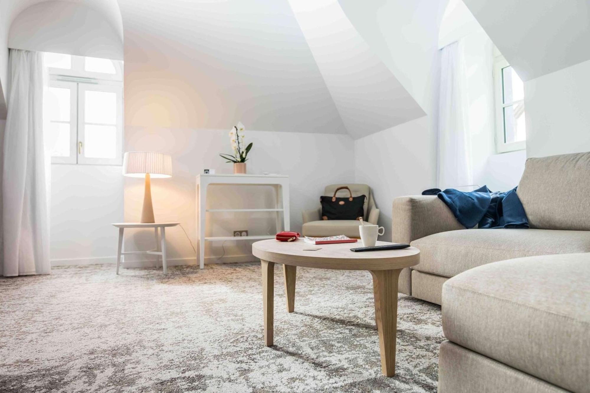 Dolce By Wyndham Versailles - Domaine Du Montcel Жуи-ан-Жозас Екстериор снимка