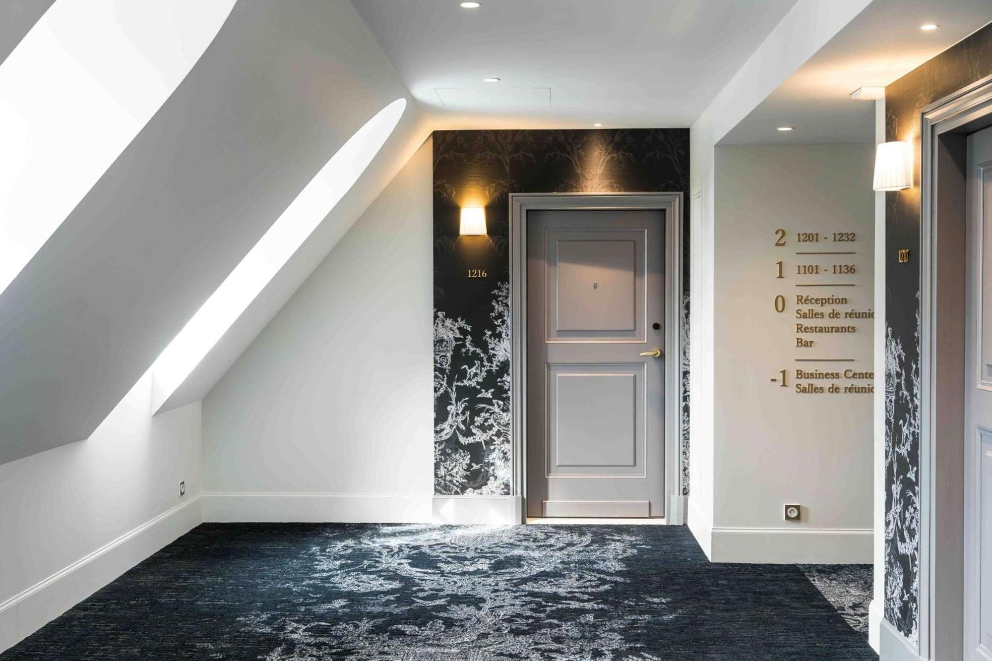 Dolce By Wyndham Versailles - Domaine Du Montcel Жуи-ан-Жозас Екстериор снимка