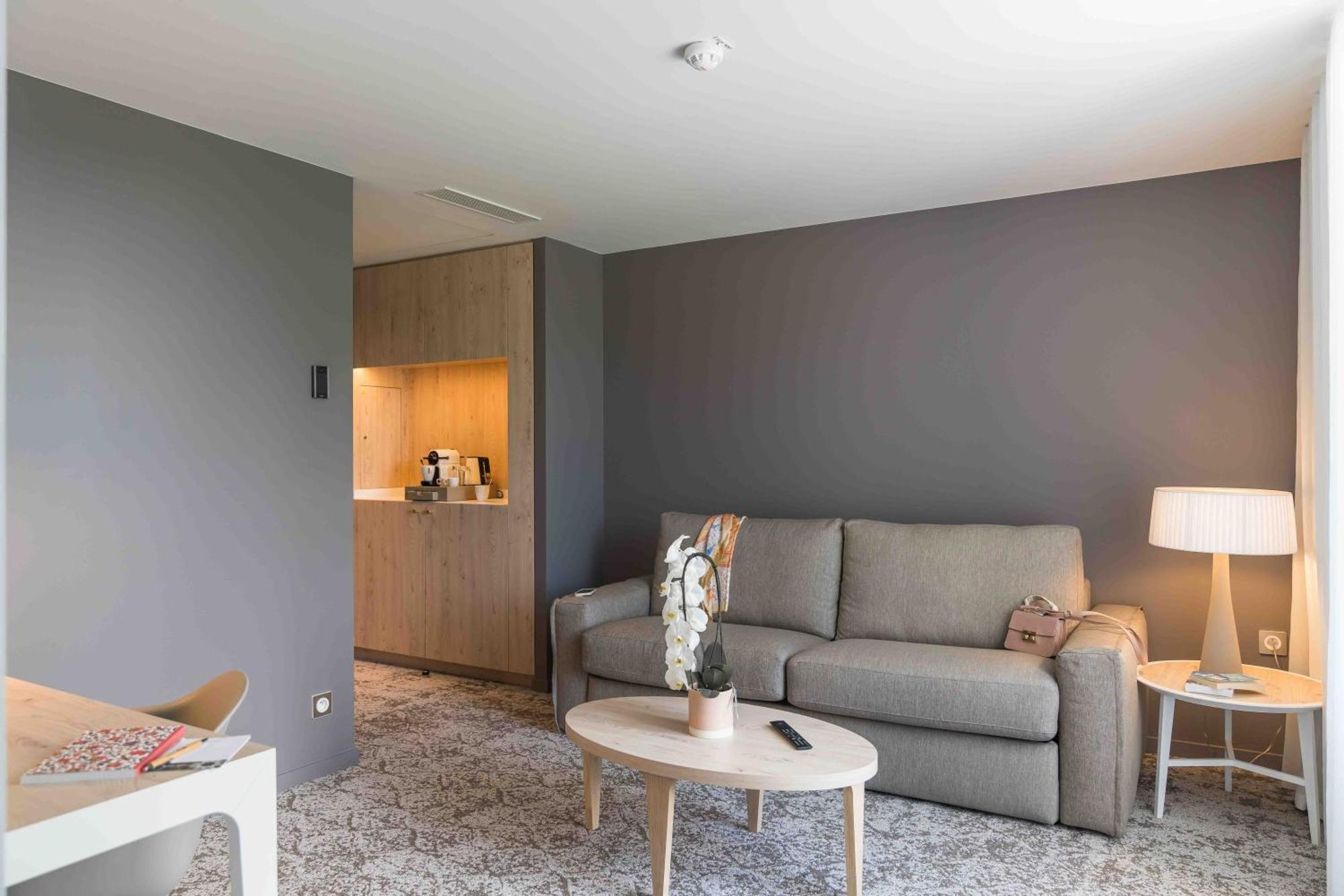 Dolce By Wyndham Versailles - Domaine Du Montcel Жуи-ан-Жозас Екстериор снимка
